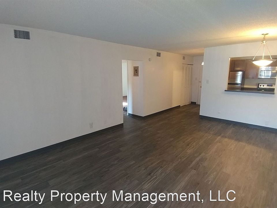 2nd image of 1100 Madeira Dr SE #210