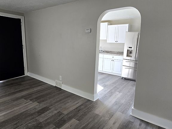5th image of 2912 Woodleigh St #3