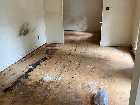 2nd image of 101 Bob White Ln