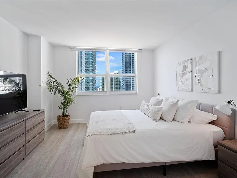 1155 Brickell Bay Dr #2203 — Photo 9