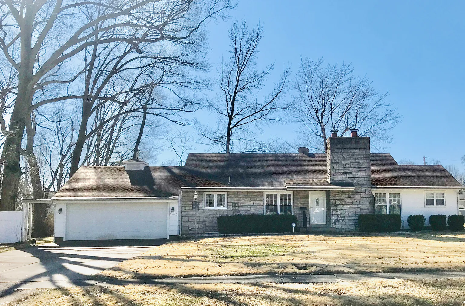 1034 W Green St photo 1