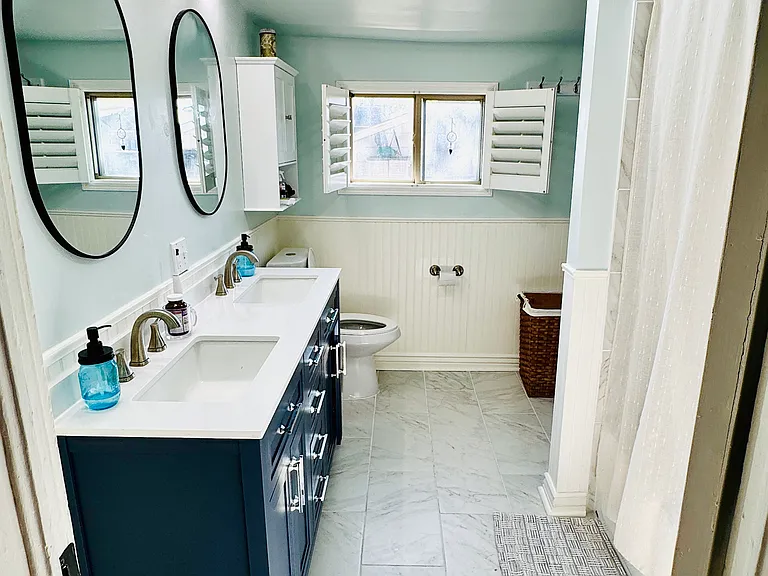 On suite full bath
