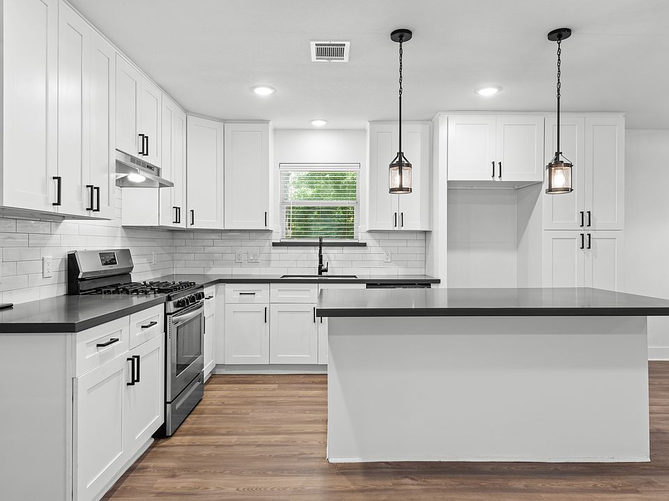 1st image of 101 Navajo St