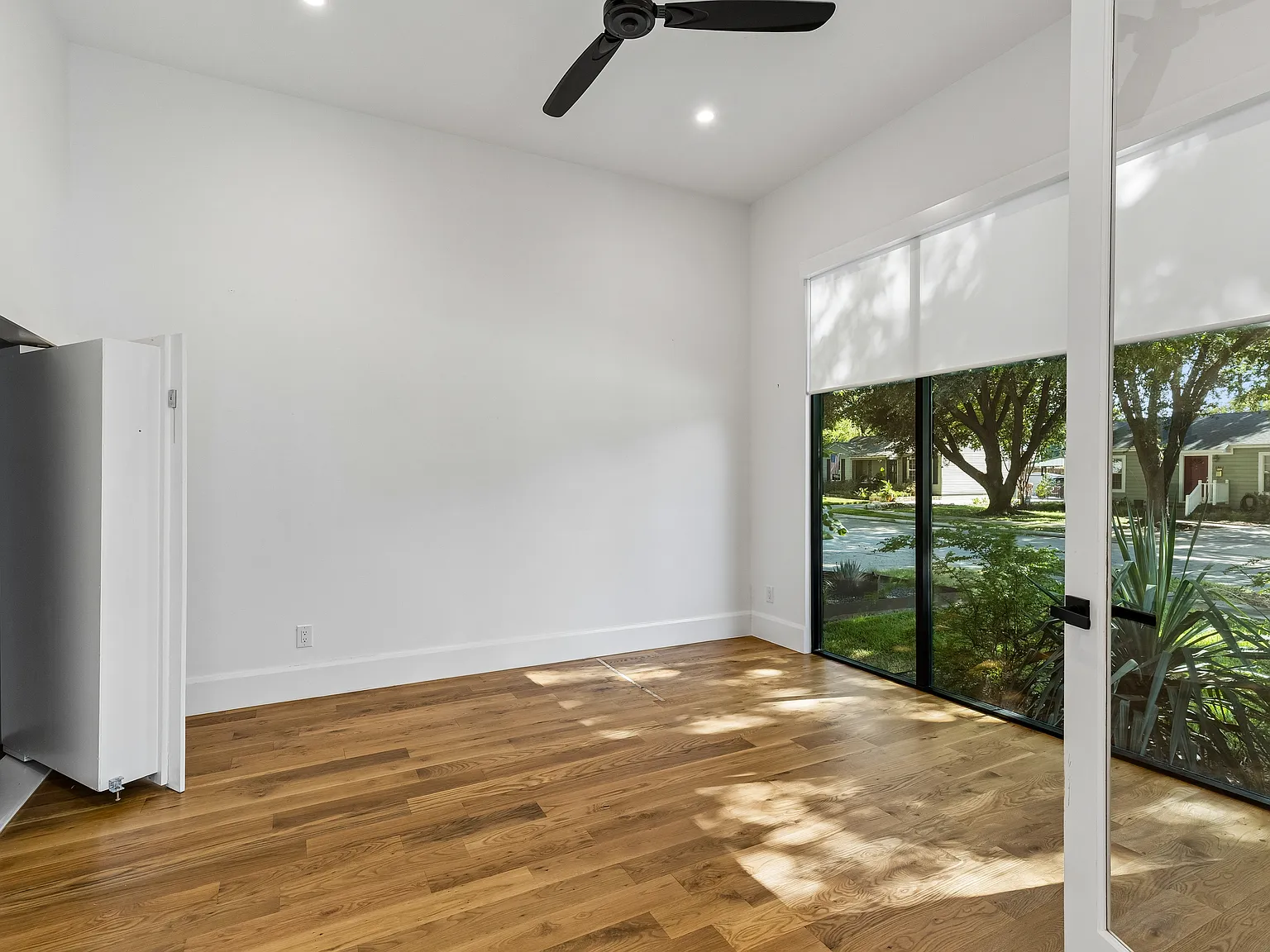 4 bed, 4404 sqft, $7,900 — Photo 3