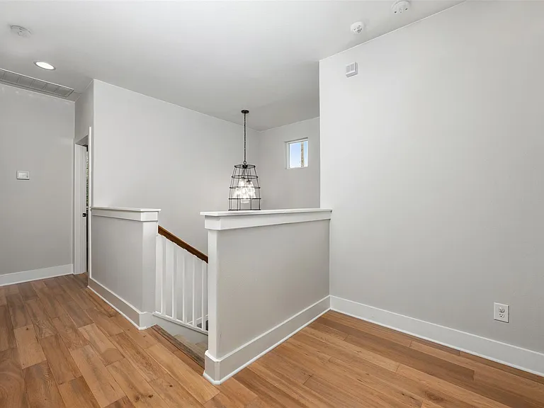 408 W 16th St — Photo 23