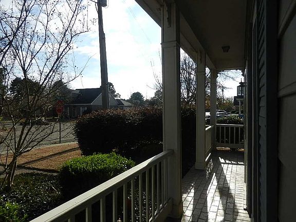5th image of 401 Pelahatchie Shore Dr