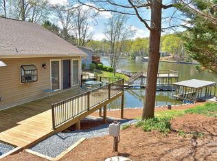 458 Pinehaven Dr, New London, NC 28127