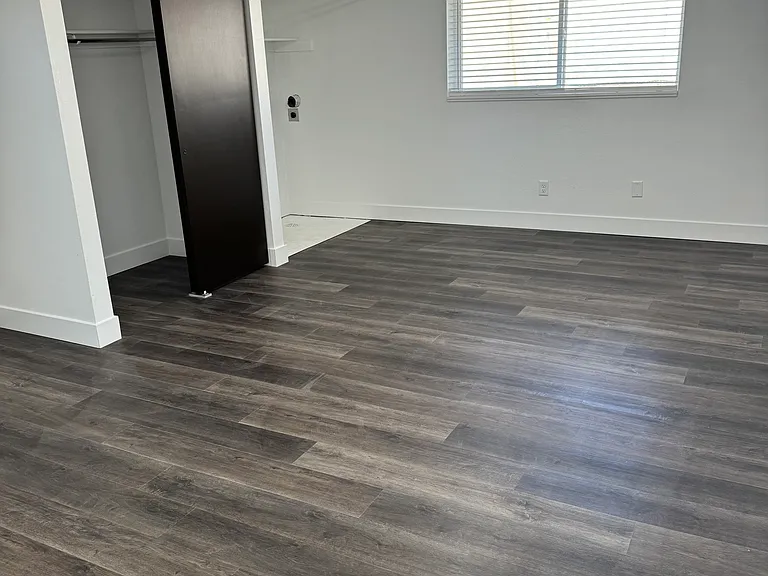 78 W 990 S — Photo 21
