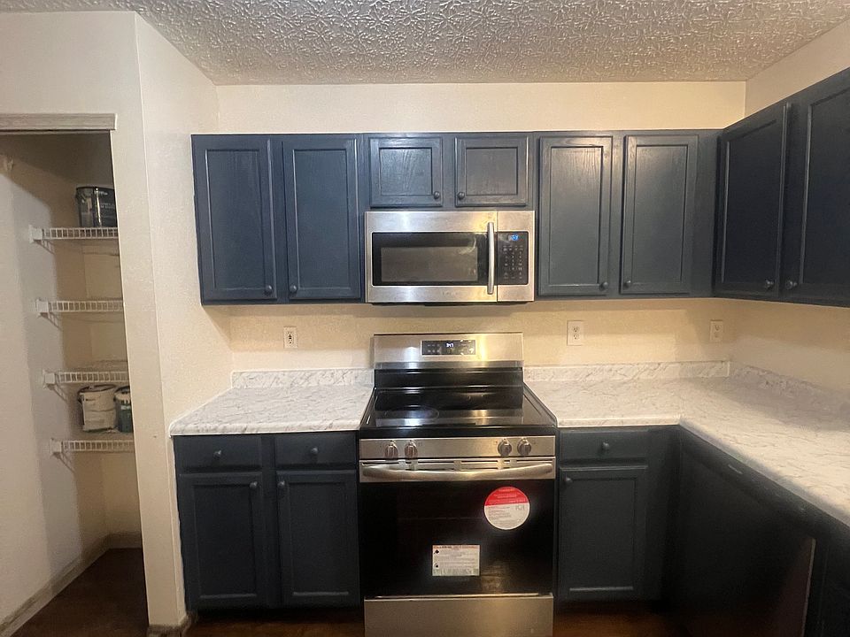 1st image of 3060 Sumner Dr
