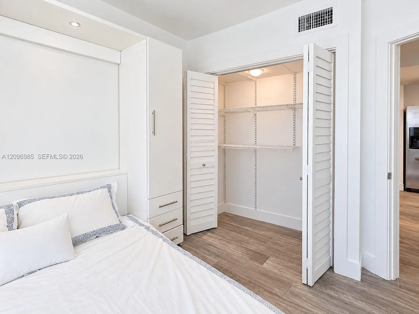 Roney Palace Condo — Photo 3