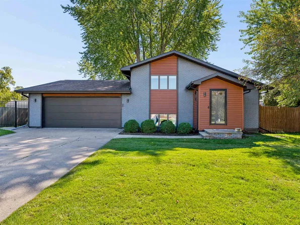 915 Bavarian Ct, Oshkosh, WI 54901