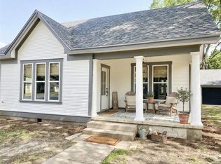 502 Upton Ave, Schulenburg, TX 78956