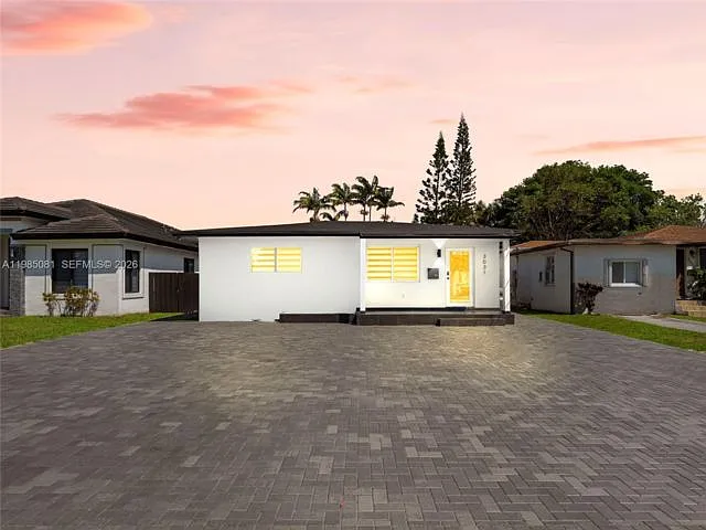 3031 SW 64th Ave — Photo 2