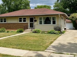 530 Dawes St, Libertyville, IL 60048