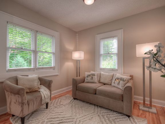 3rd image of 1805 Dunkirk Ln N