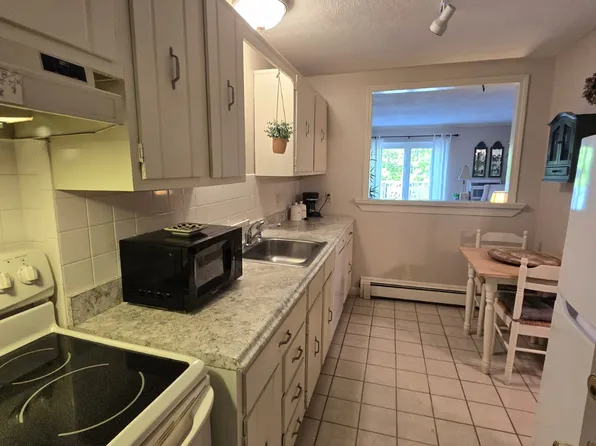 276 Albion St APT 22, Wakefield, MA 01880