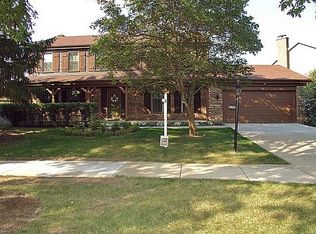 2432 Auburn Ln, Northbrook, IL 60062