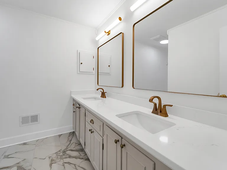 601 Regent Rd — Photo 23