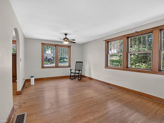 5th image of 1310 Iowa St