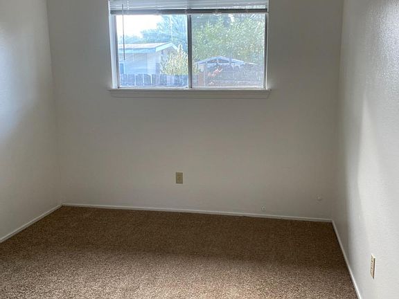 4th image of 19277 Hickory St