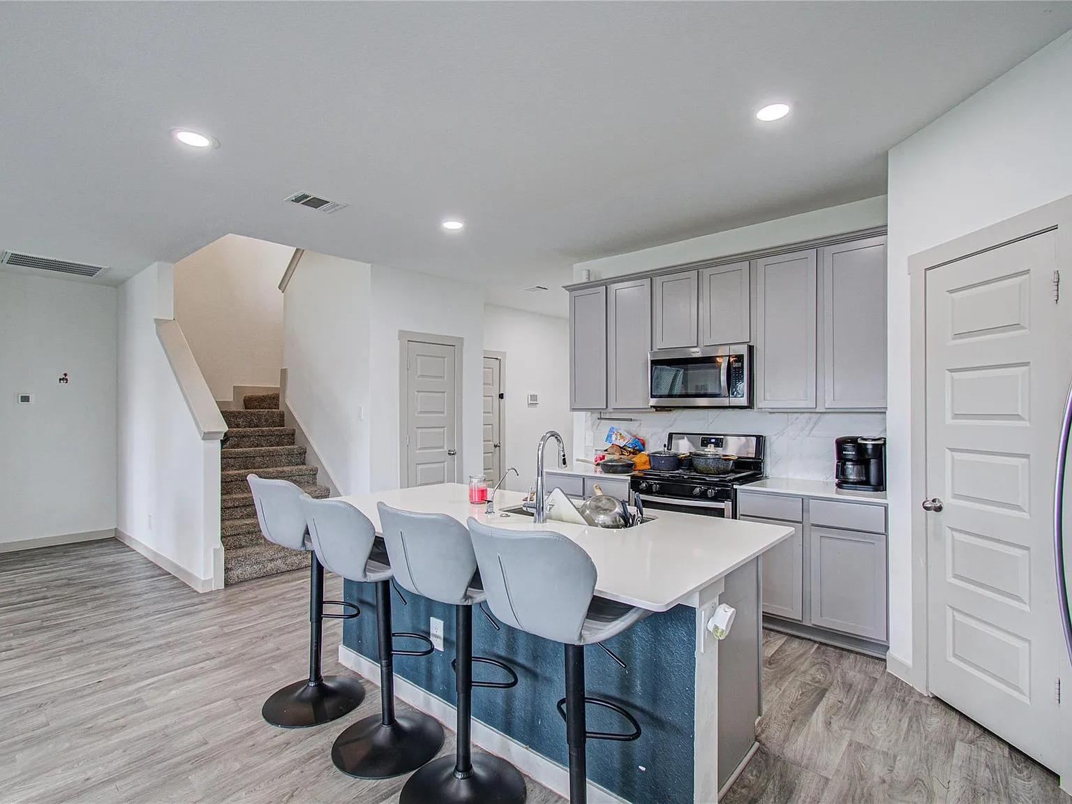4 bed, 3.0 bath, 2188 sqft, $3,000 — Photo 4
