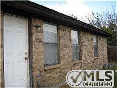 2nd image of 527 Signal Hill Ct S