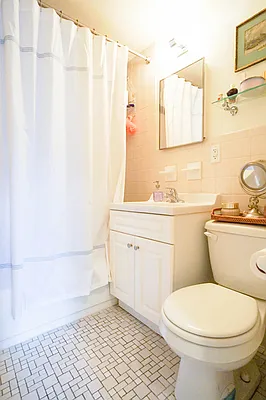 Rented by City Connections Realty | media 4