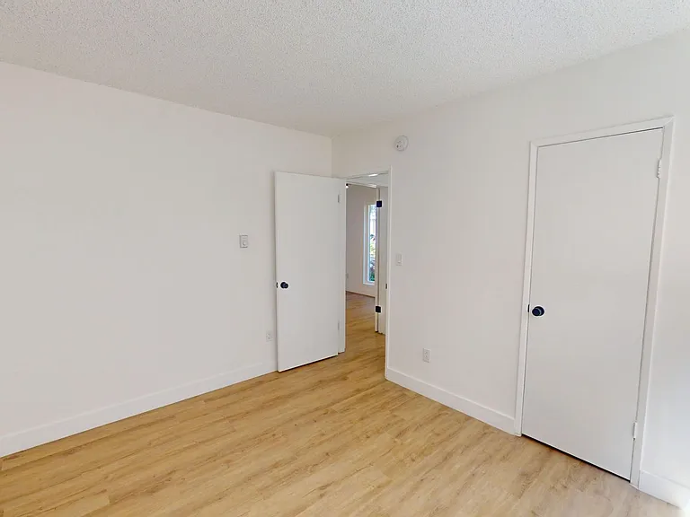 Free Rent! Beautiful & Spacious 1 Bed. Apt. In Van Nuys. — Photo 12