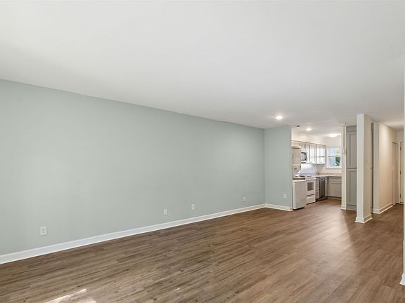 3rd image of 123 Hirth Rd APT 1103