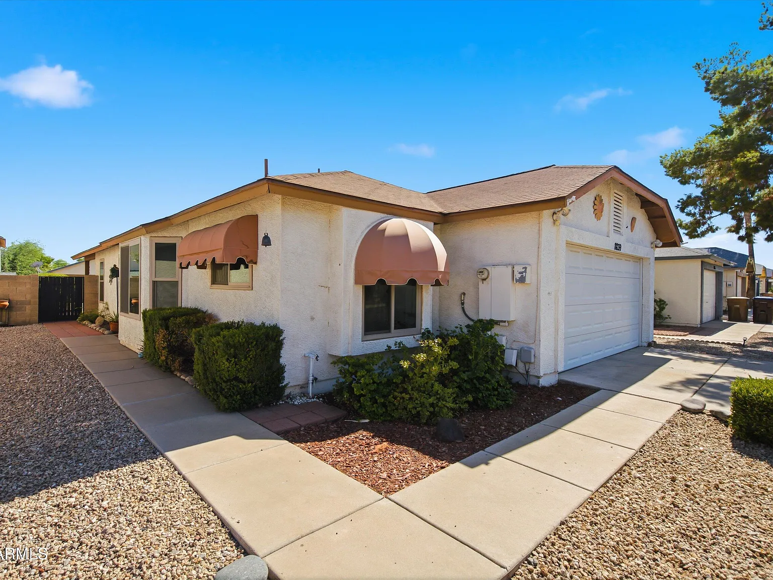 3 bed, 2.0 bath, 1236 sqft, $2,000 — Photo 2