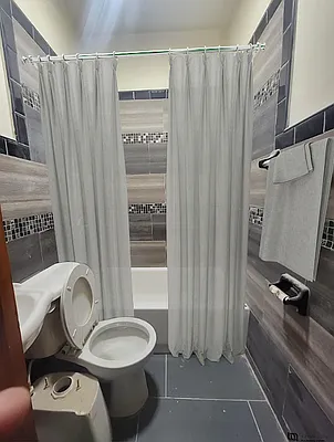 Rented by Batra Group Inc | media 4