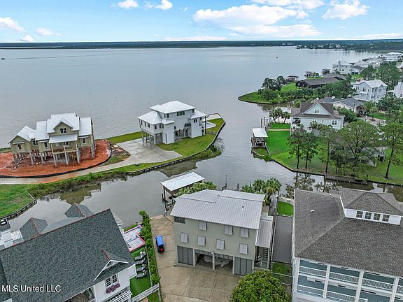 3rd image of 108 Ashwood Dr