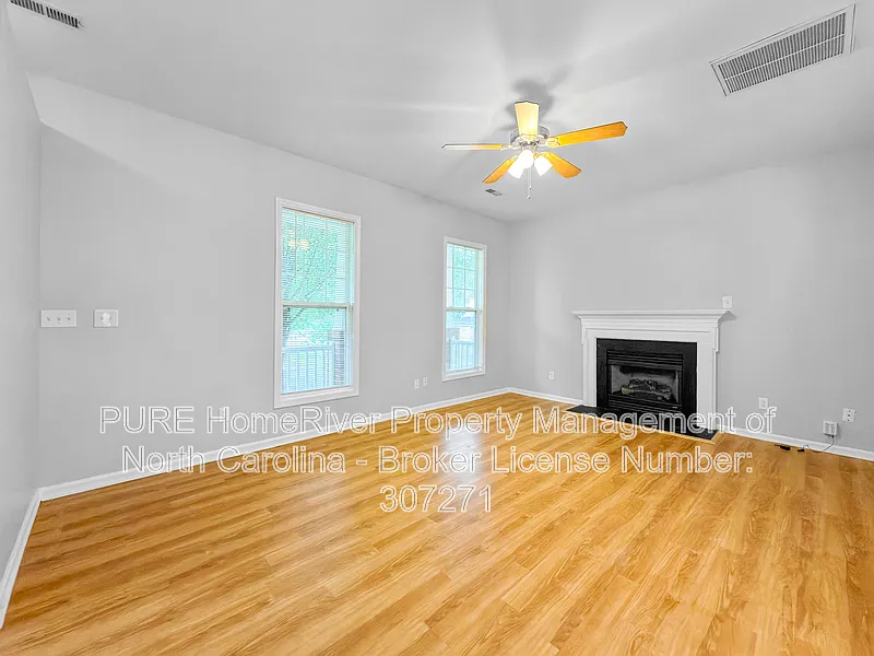 3 bed, 2.5 bath, 1548 sqft, $1,995 — Photo 3
