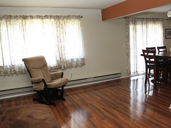 5th image of 211 Richard Ct