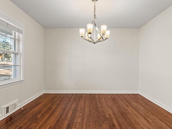 5th image of 2038 S Akin Dr NE