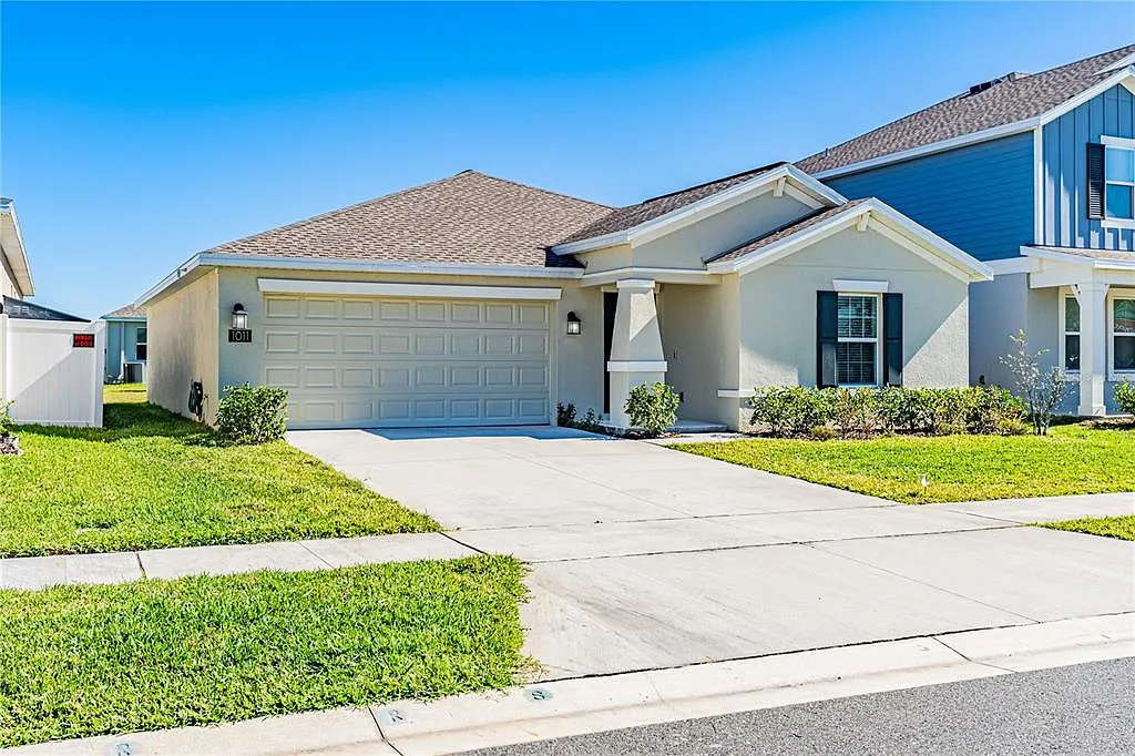 3 bed, 2.0 bath, 1555 sqft, $2,100 — Photo 2