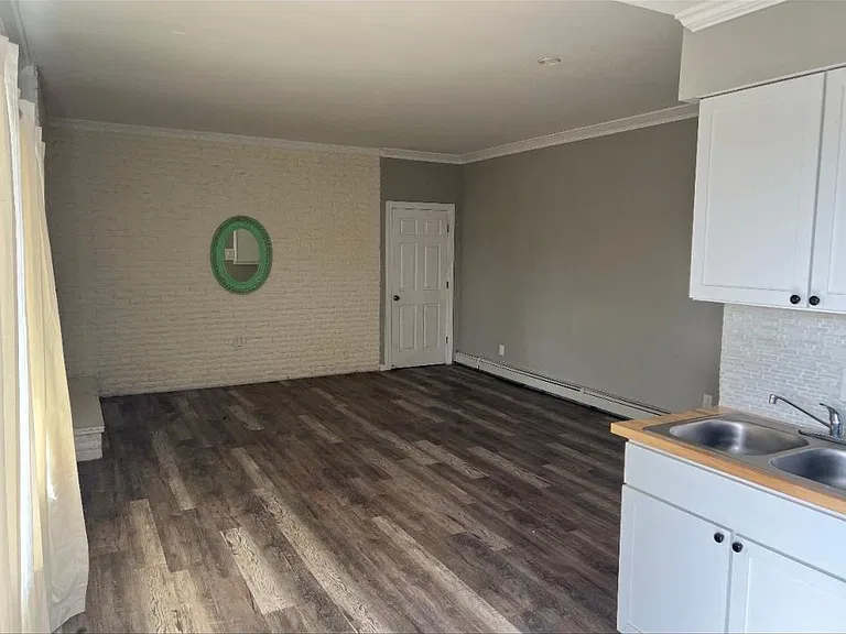 8251 Woodland Shore Dr — Photo 2
