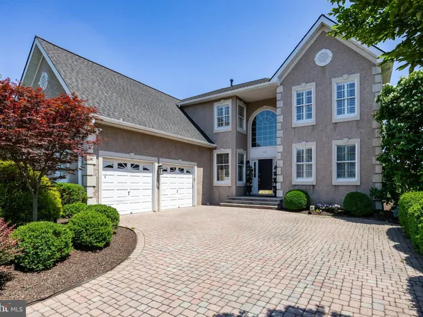 119 Augusta Dr, Moorestown, NJ 08057