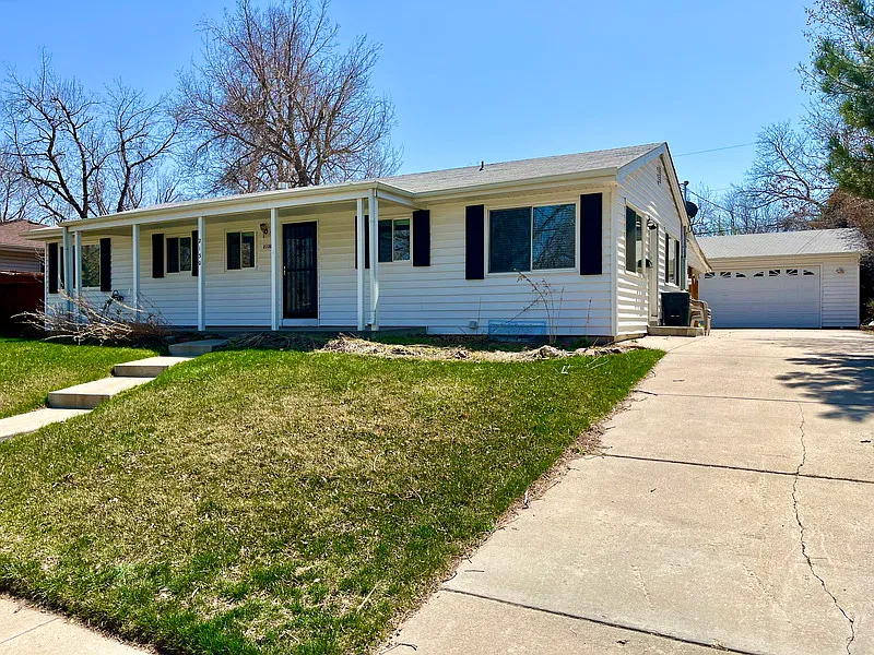 3 bed, 2.0 bath, 2430 sqft, $3,050 — Photo 3