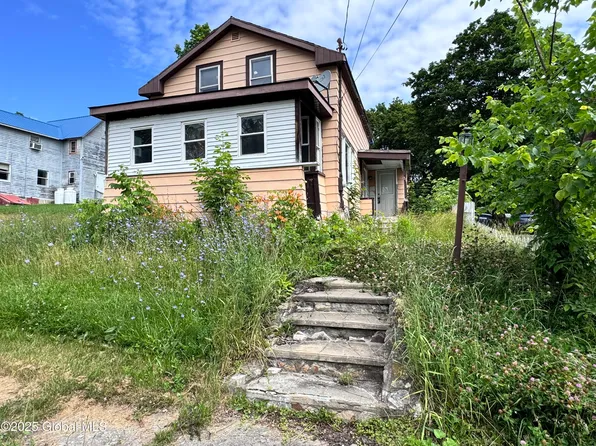 31 Queen Street, Whitehall, NY 12887
