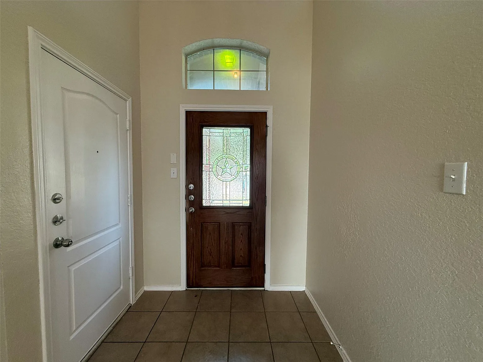 3 bed, 2.5 bath, 2158 sqft, $2,150 — Photo 2