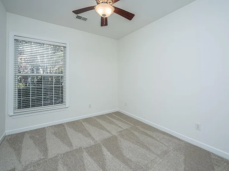 1476 Belcourt Ln — Photo 29