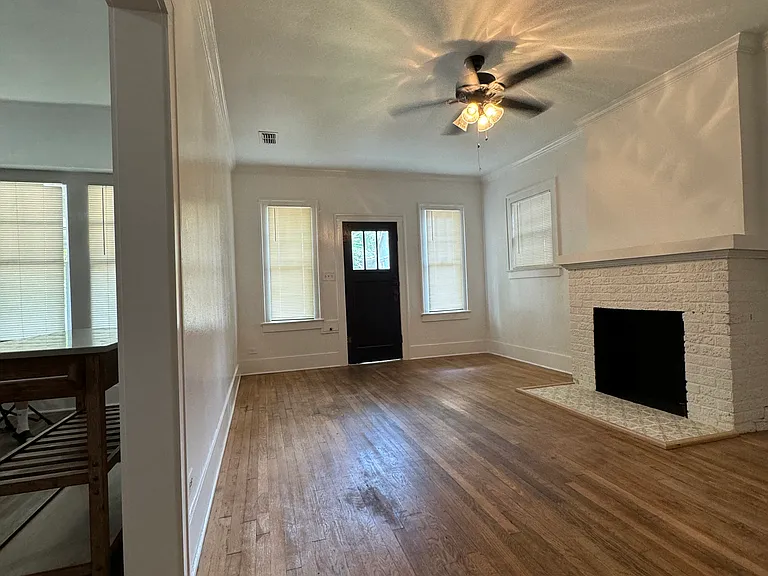 115 W Shaw St — Photo 3