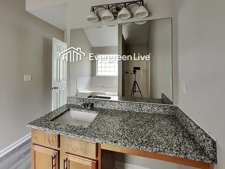 125 Edison Dr — Photo 9