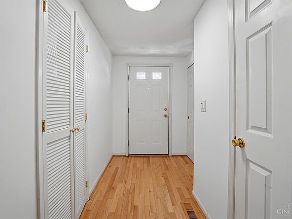 4th image of 10810 Lakehurst Ct #110