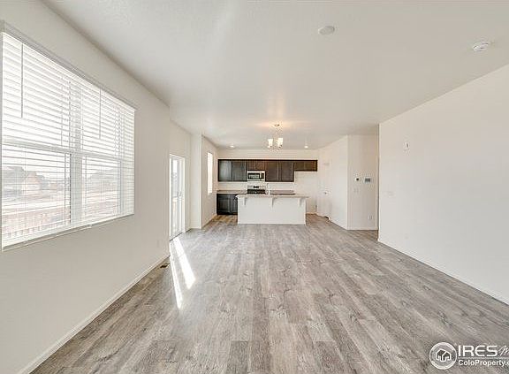 5th image of 147 Hidden Lake Dr