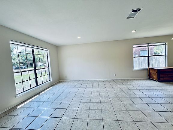 4th image of 800 Cactus Bend Dr