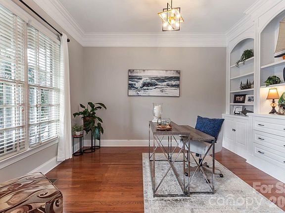 5th image of 2817 Bevis Ln