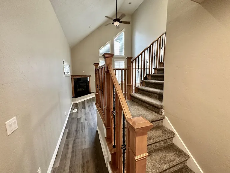 927 E Montana Vista Ln — Photo 3