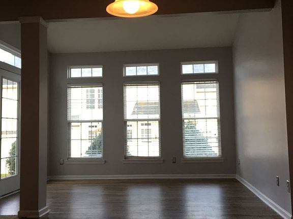 5th image of 4225 Piccadilly Ln